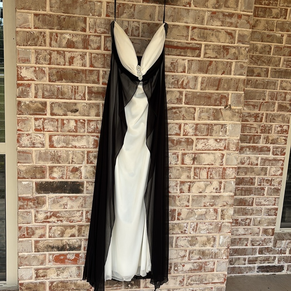B. Smart Strapless Black White Chiffon Gown